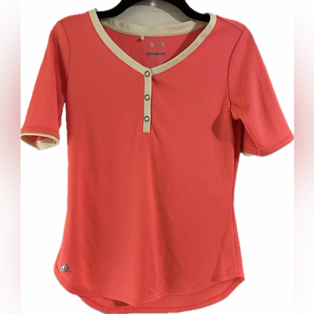 EUC adidas Climacool women’s golf top, size small, 100% polyester three-button